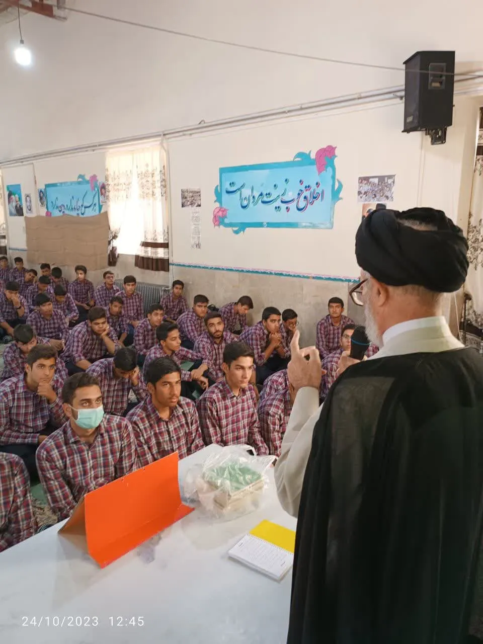 برگزاری نشست دانش آموزی در مدرسه شاهد شهرستان رفسنجان