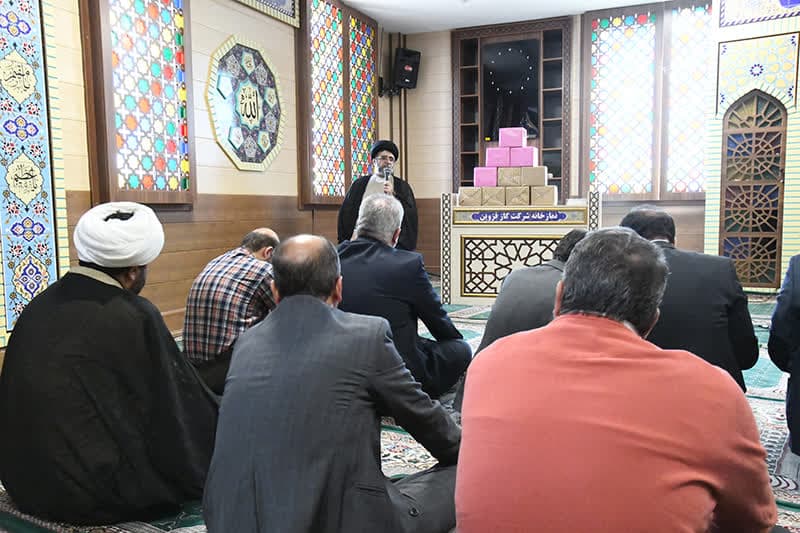 از فعالین نماز اداره کل شرکت گاز استان قزوین تقدیر شد