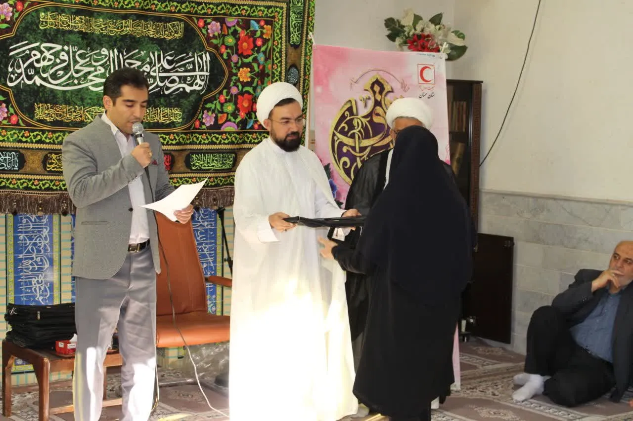 مدیر ستاد اقامه نماز استان سمنان در سازمان جمعیت هلال احمر سخنرانی کرد