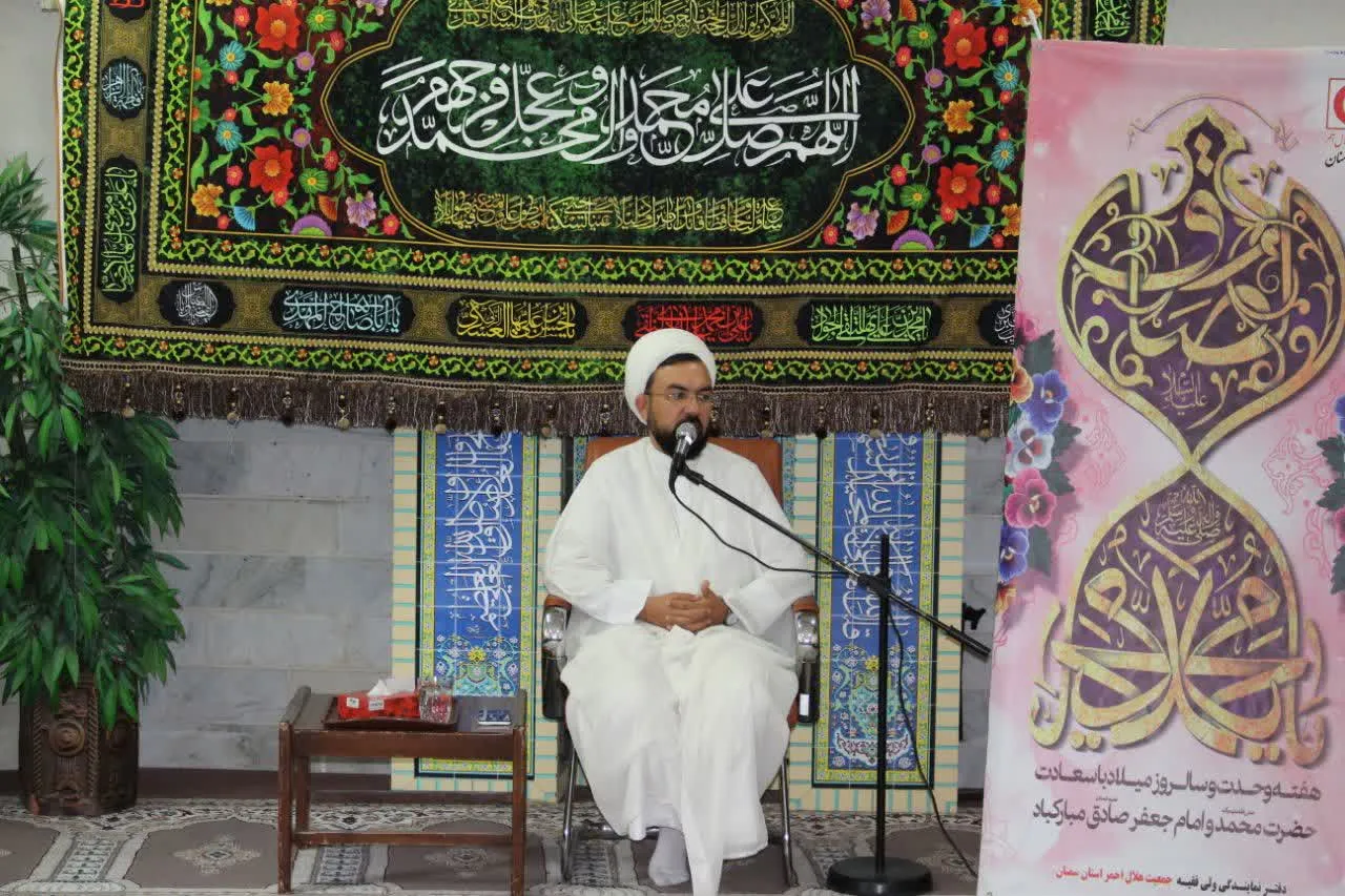 مدیر ستاد اقامه نماز استان سمنان در سازمان جمعیت هلال احمر سخنرانی کرد