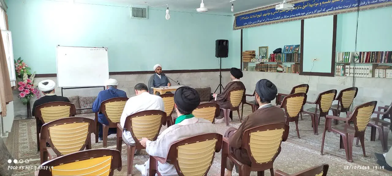 نشست آموزشی معارف نماز ویژه امامان جماعت روحانی مدارس شهرستان تفت