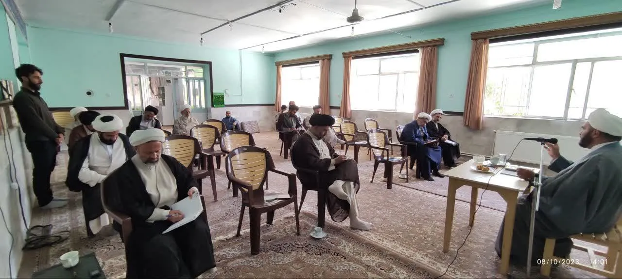 نشست آموزشی معارف نماز ویژه امامان جماعت روحانی مدارس شهرستان تفت