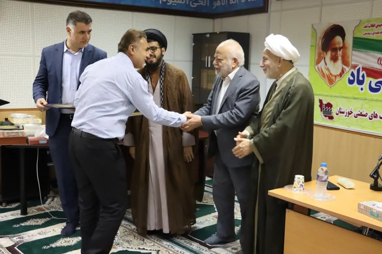 تجلیل از فعالین و خادمین نماز