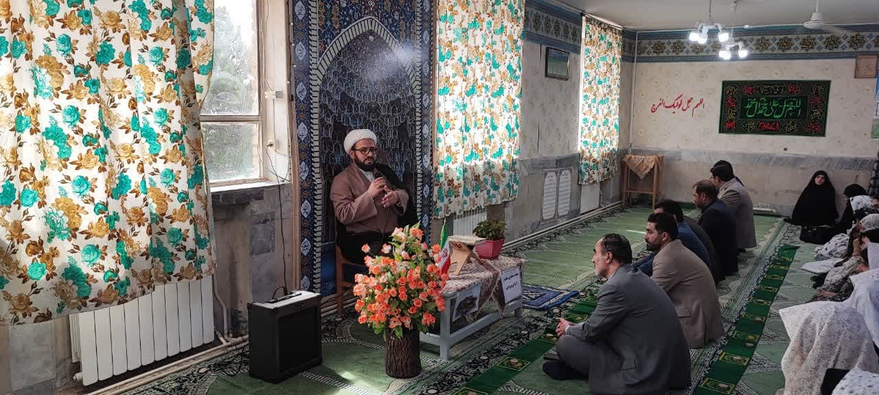 نواختن زنگ نماز و مهدویت در مدرسه شاهد دخترانه شهرستان خرم آباد