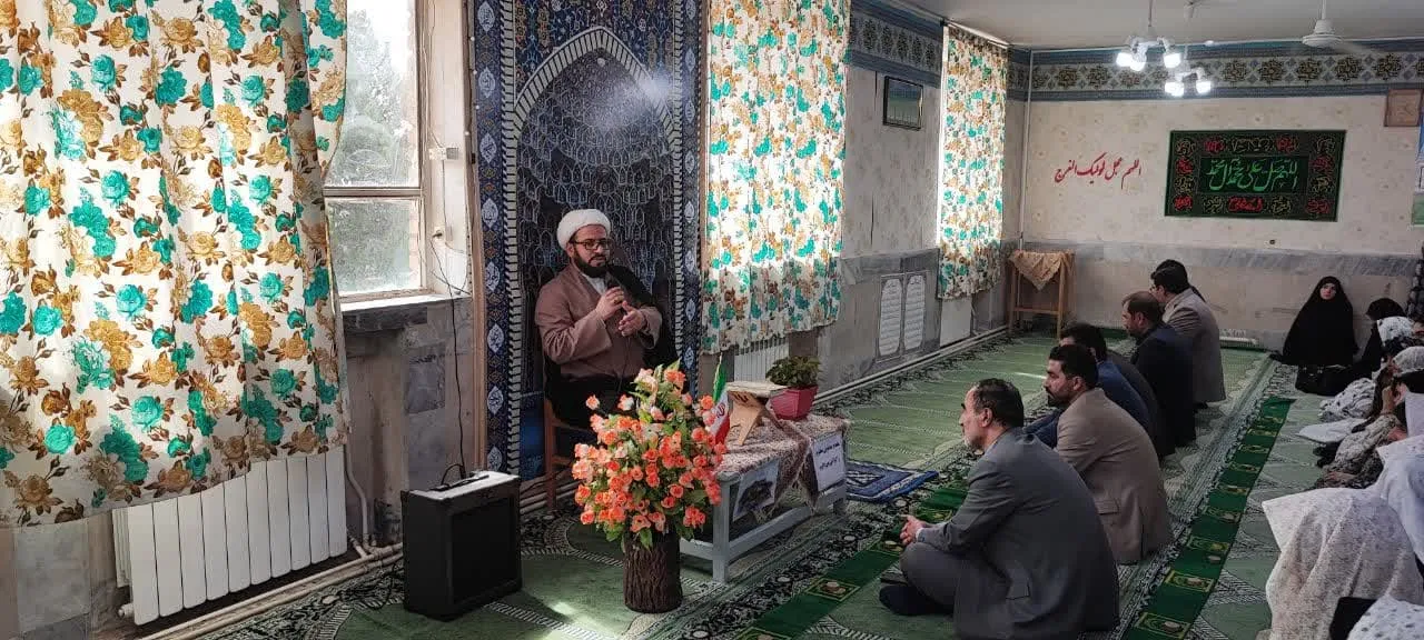 نواختن زنگ نماز و مهدویت در مدرسه شاهد دخترانه شهرستان خرم آباد