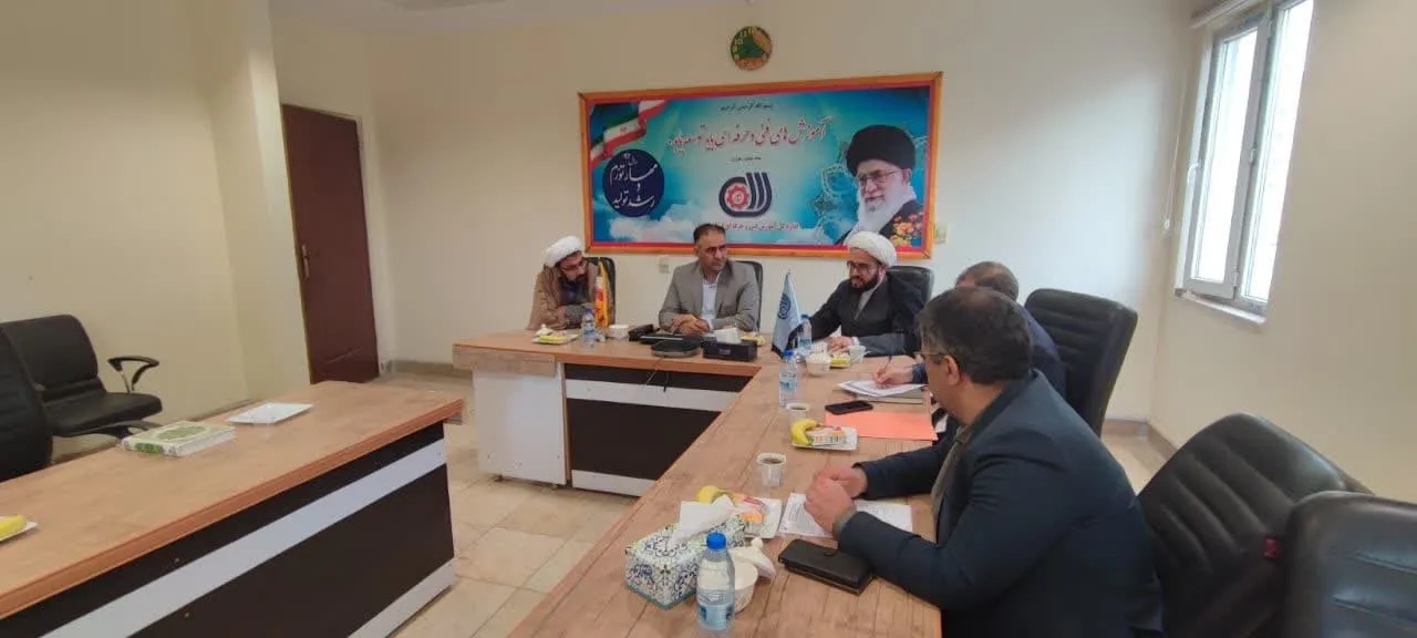 برگزاری شورای اقامه نماز اداره کل فنی و حرفه ای استان لرستان