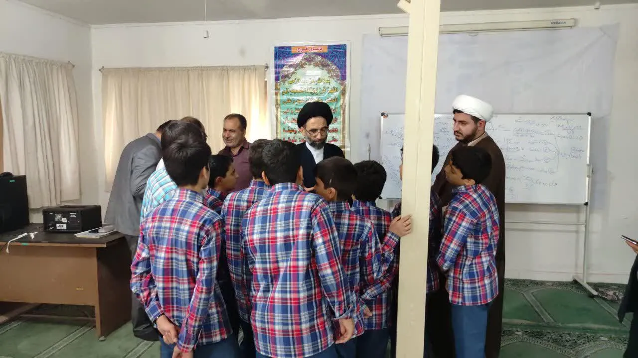 حضور در مدرسه شهید آیت الله مدرس کاشان انجام شد