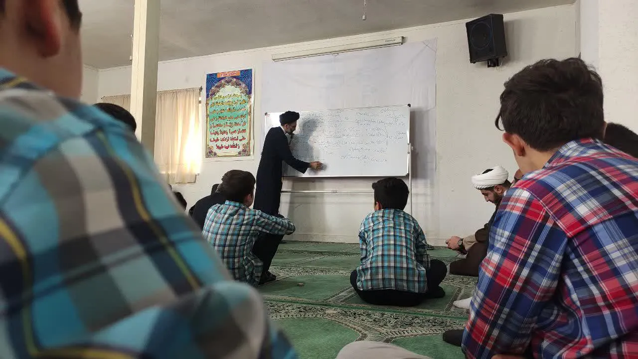 حضور در مدرسه شهید آیت الله مدرس کاشان انجام شد