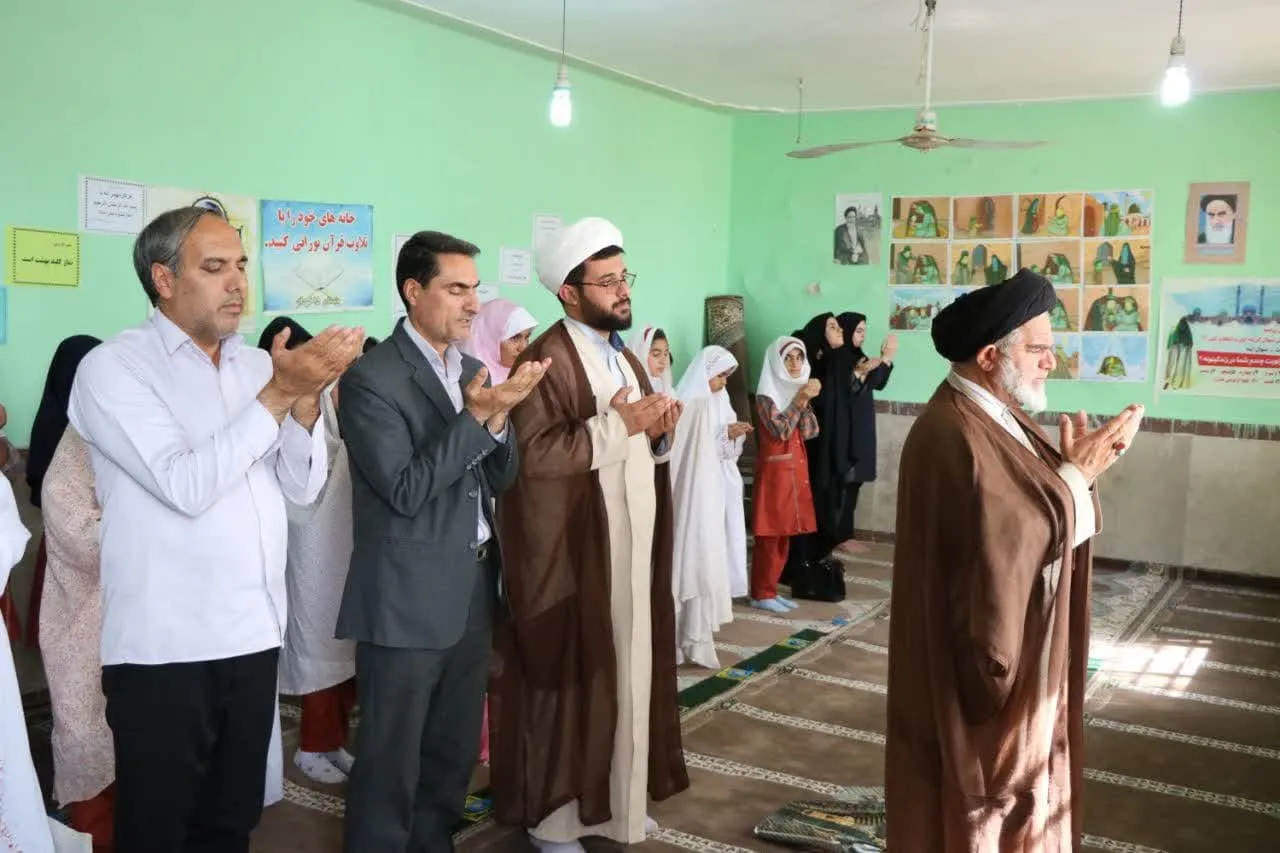 آموزش عملی نماز توسط امام جمعه شهرستان دهلران