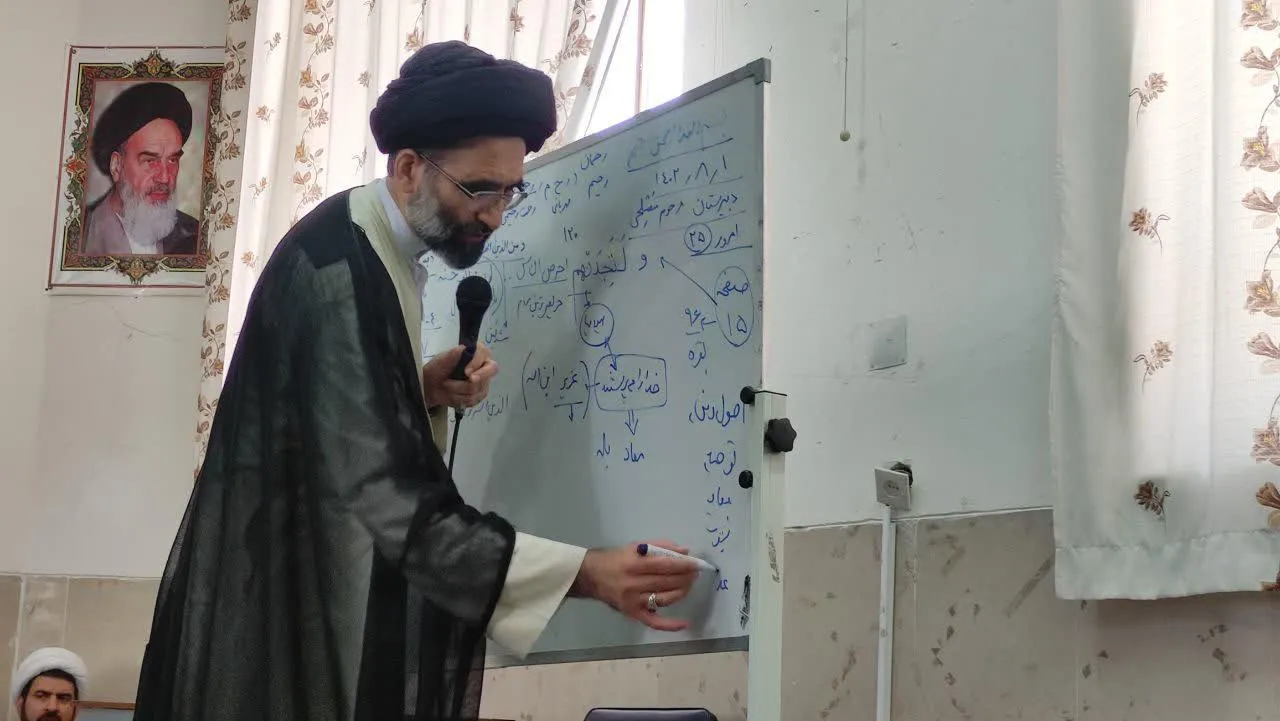 حضور در مدرسه دخترانه مصلحی کاشان