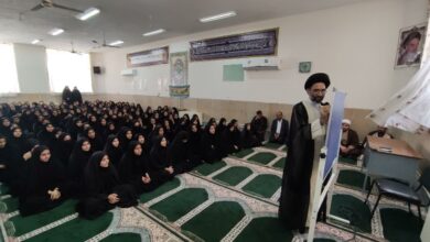 حضور در مدرسه دخترانه مصلحی کاشان