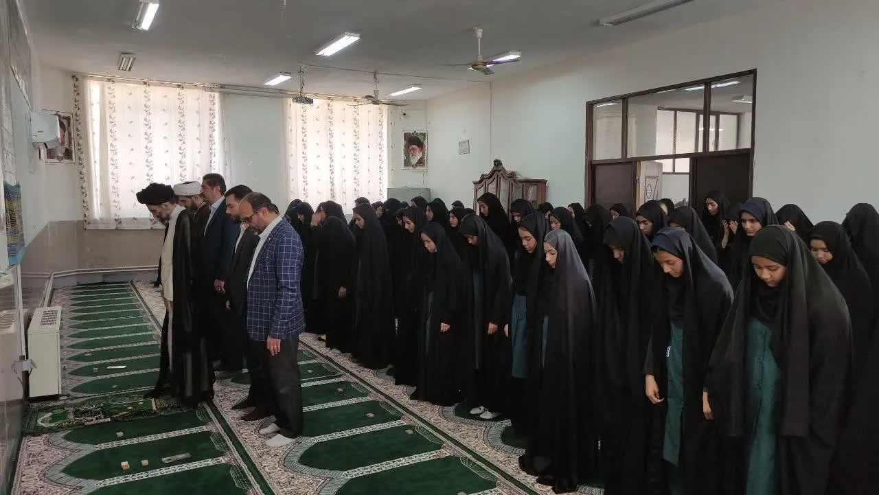 حضور در مدرسه دخترانه مصلحی کاشان