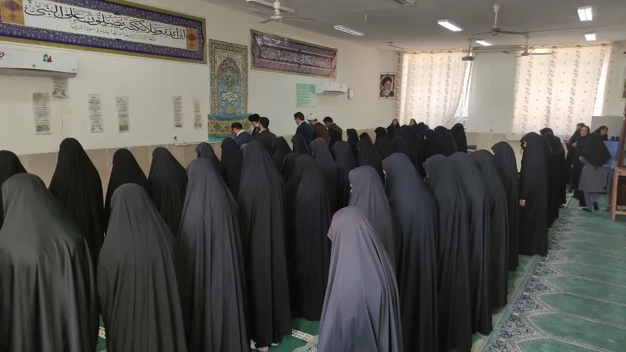 حضور در مدرسه دخترانه مصلحی کاشان