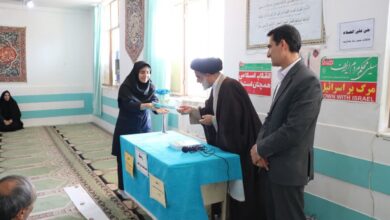 تجلیل از فعالین نماز دانش‌آموزی توسط امام جمعه شهرستان دهلران