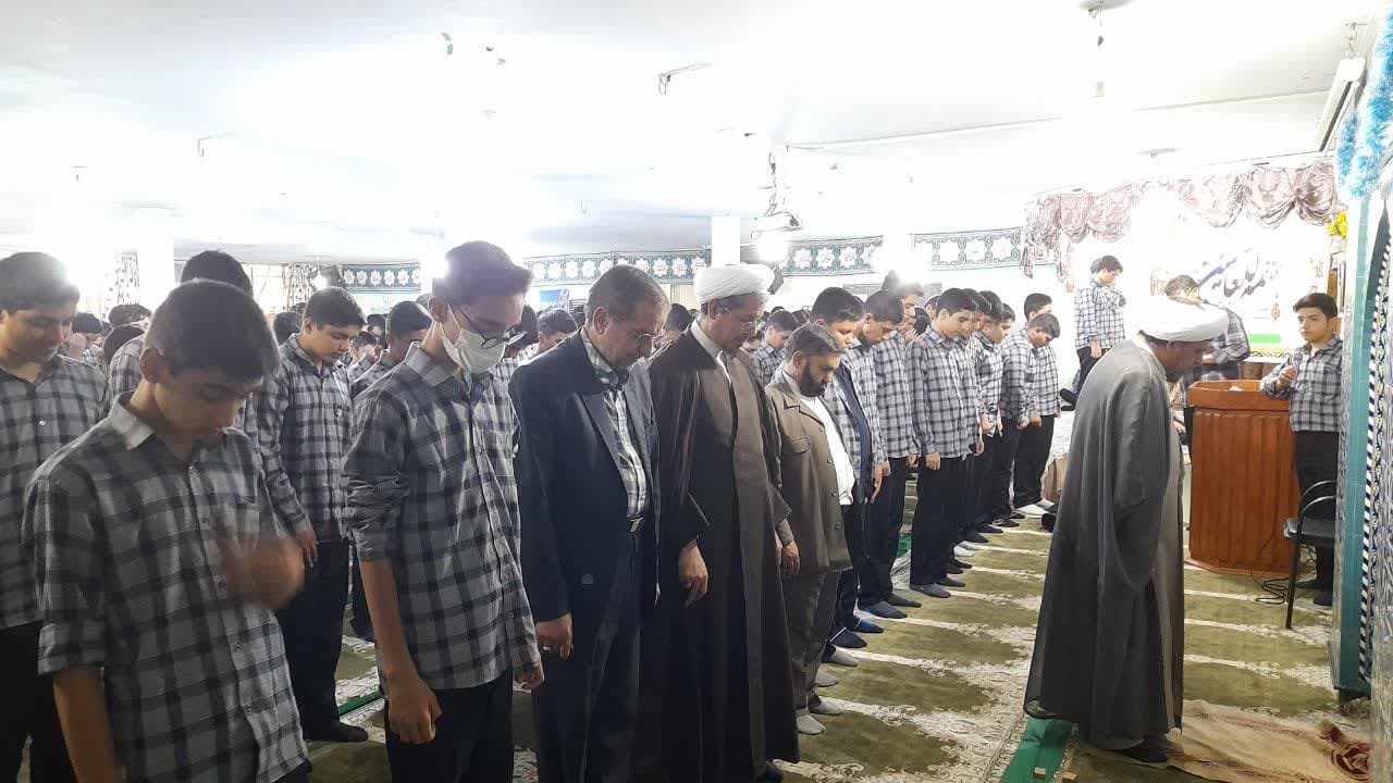 نماز، فضیلت انسان ساز الهی است