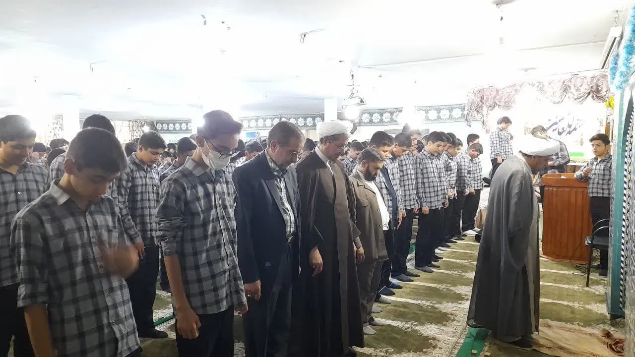 نماز، فضیلت انسان ساز الهی است