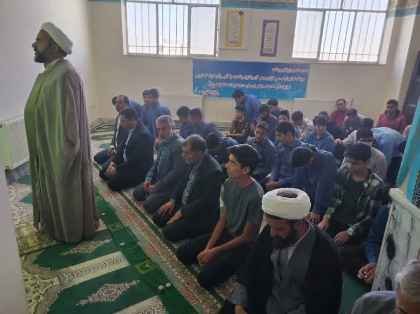 دومین جلسه هیات اندیشه ورز نماز در دبیرستان غیردولتی پسرانه سما بیرجند برگزار شد