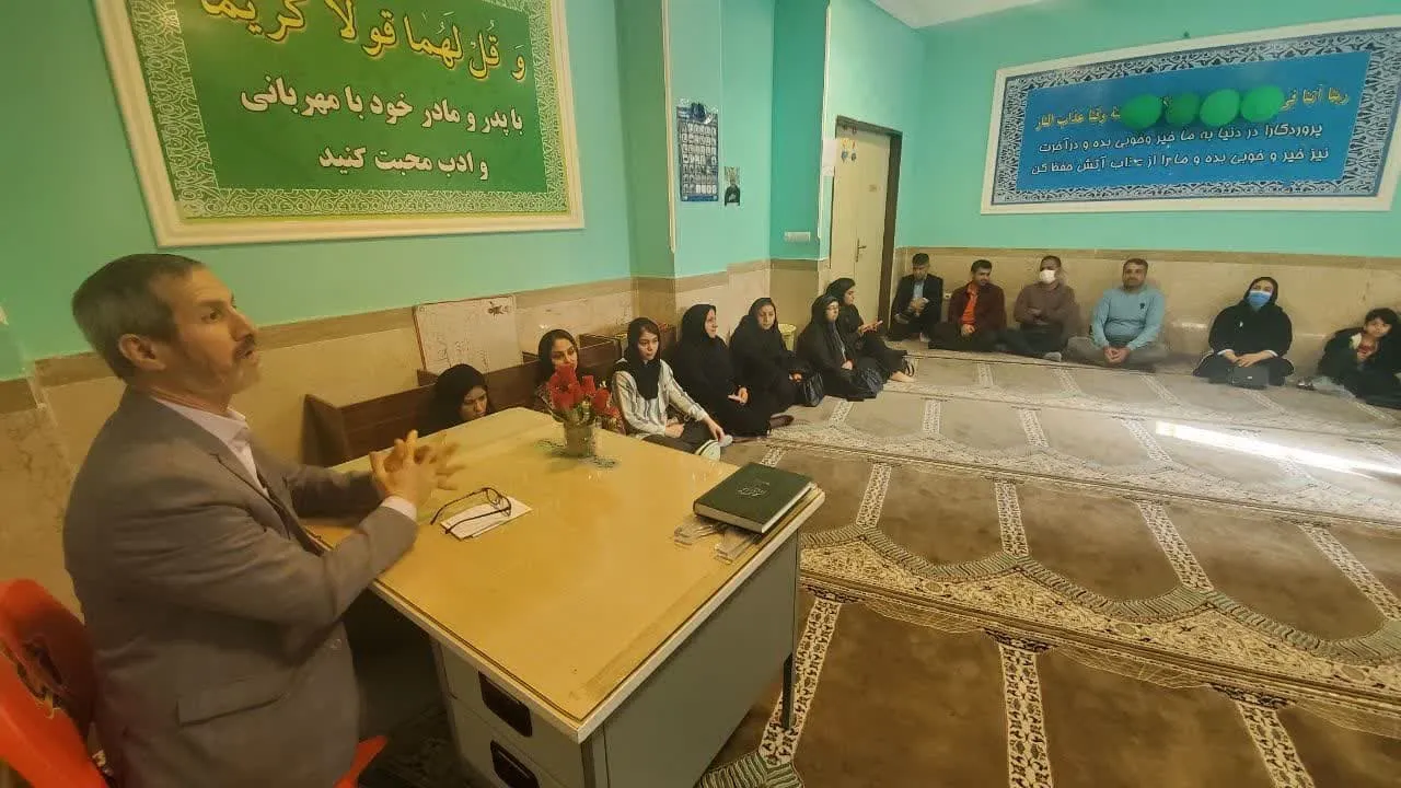 نشست آموزشی معارف نماز و شیوه های جذب فرزندان به نماز در رامیان