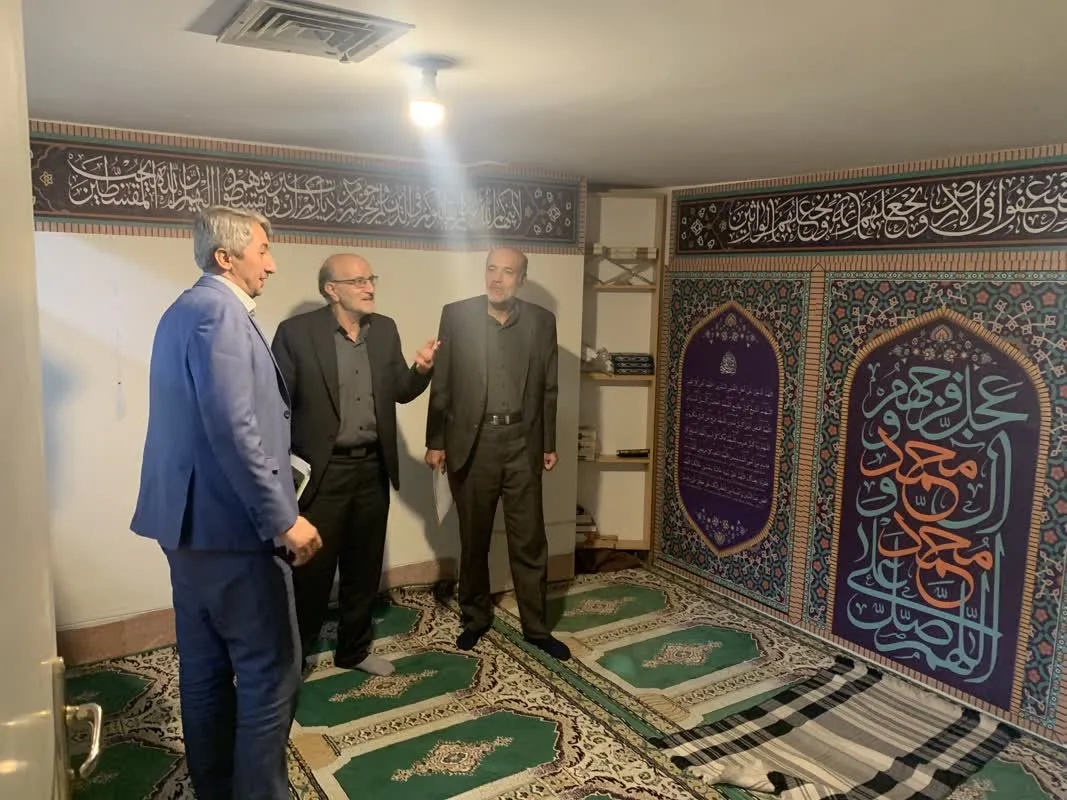 بازدید مدیر و کارشناس ستاد اقامه نماز استان کردستان از نمازخانه اداره کل اوقاف و امور خیریه