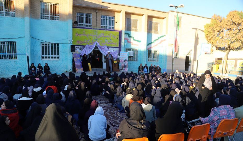 بازدید نماینده ولی فقیه در استان همدان از مدرسه طرح امین همدان