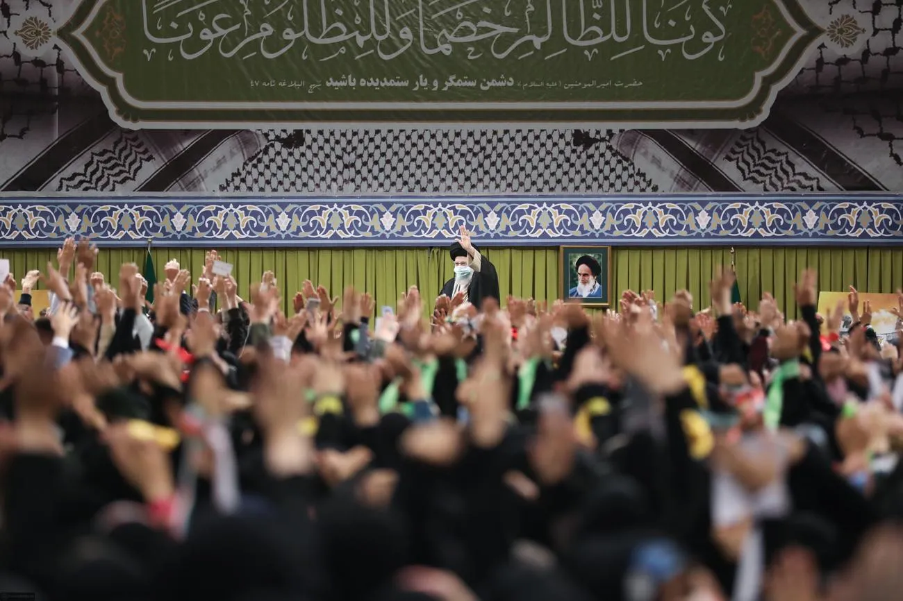 دیدار جمعی از دانشآموزان و دانشجویان با حضرت آیتالله خامنهای رهبر انقلاب اسلامی