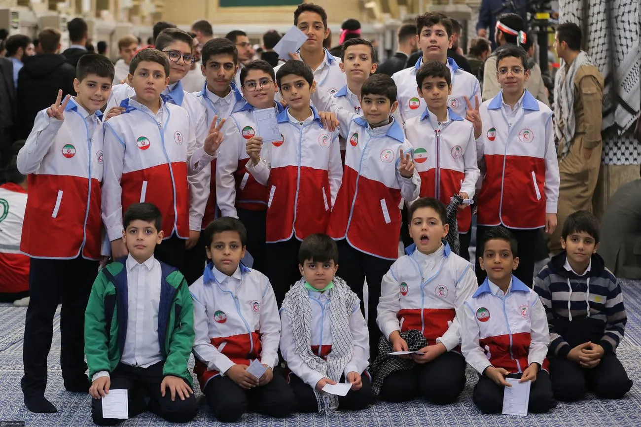 دیدار جمعی از دانشآموزان و دانشجویان با حضرت آیتالله خامنهای رهبر انقلاب اسلامی