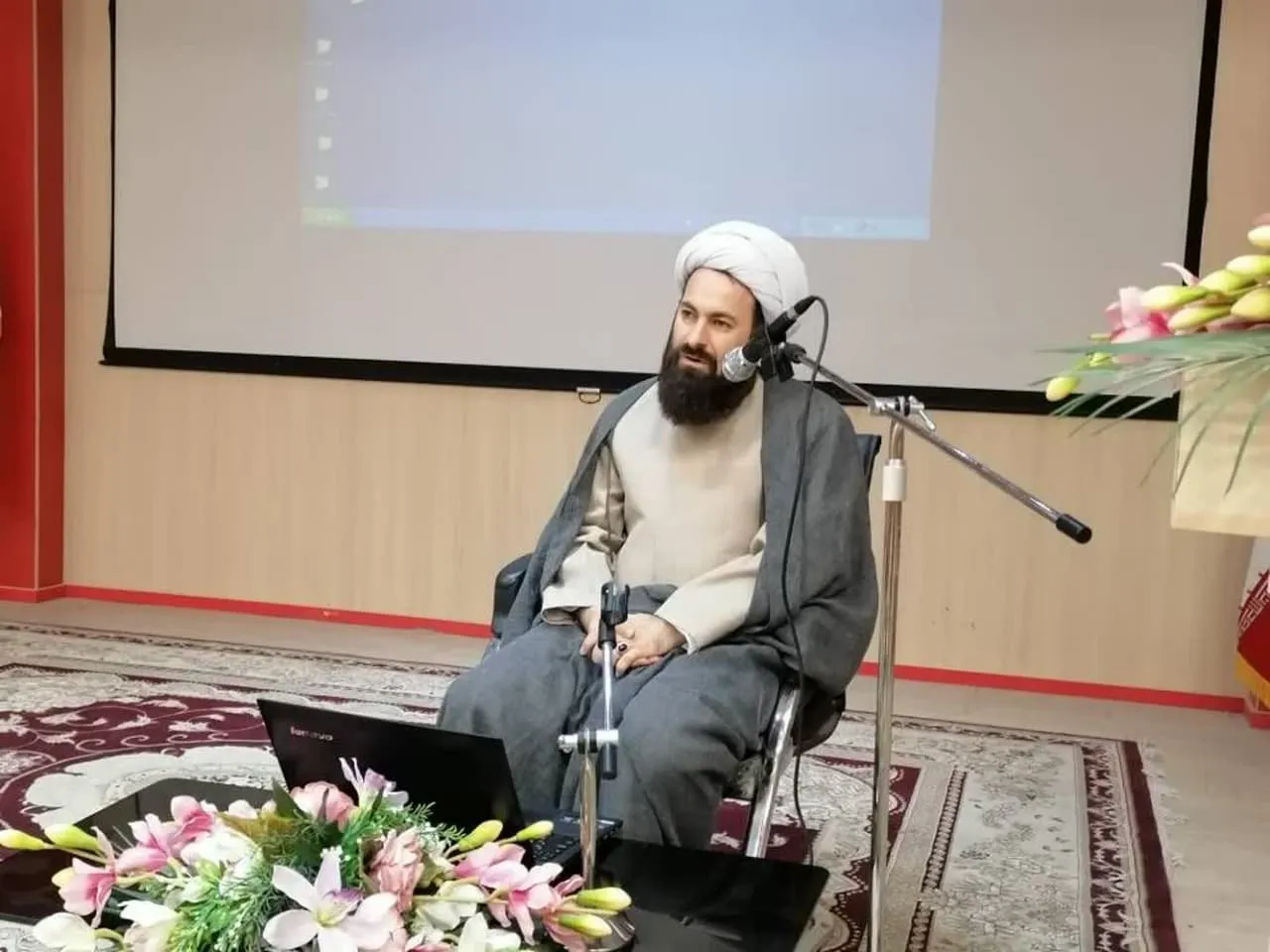 دوره آموزشی جایگاه نماز در قرآن و احادیث در جمعیت هلال احمر استان ایلام برگزار شد