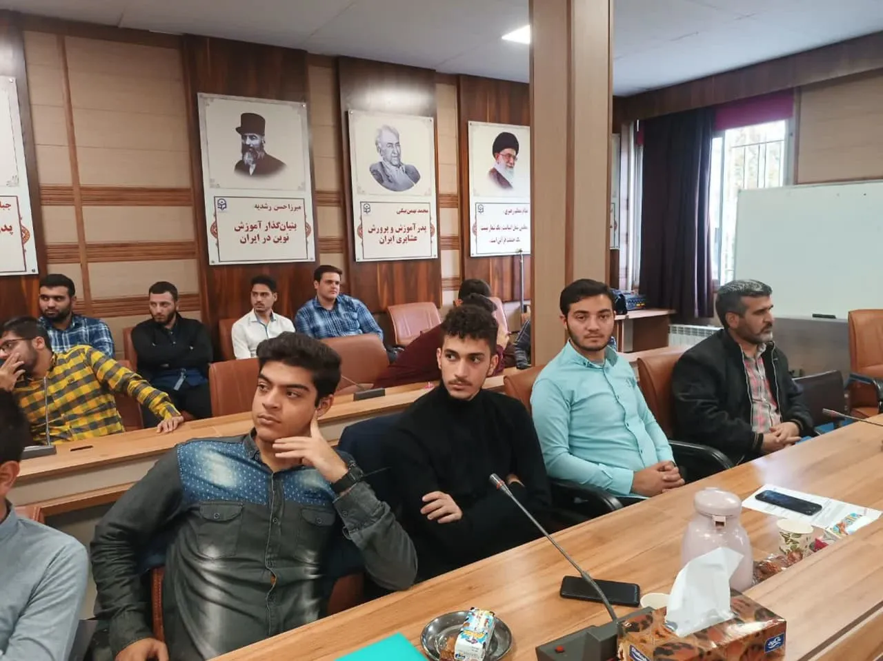 نشست دانشجویی با موضوع نماز در اردبیل
