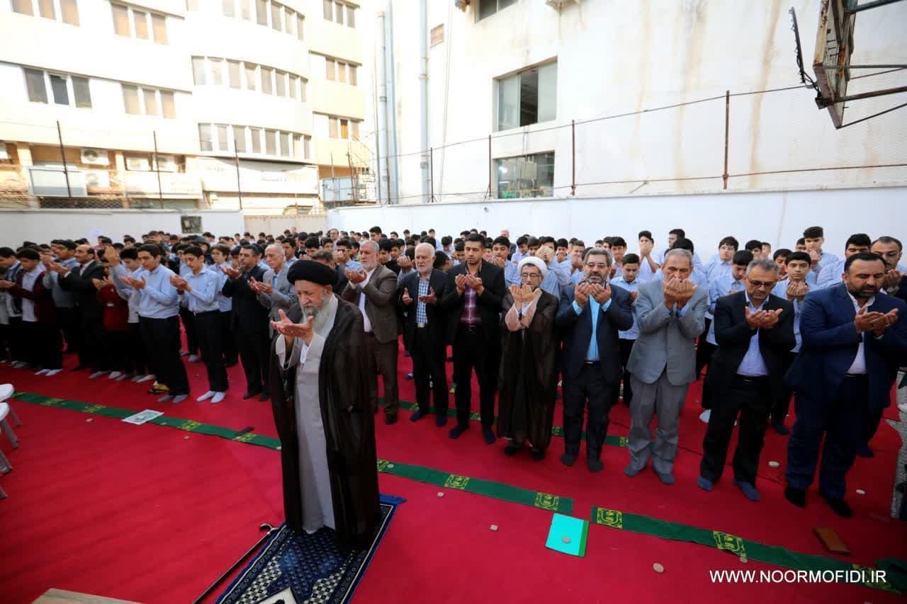 اقامه نماز جماعت دانش آموزی توسط نماینده ولی فقیه گلستان