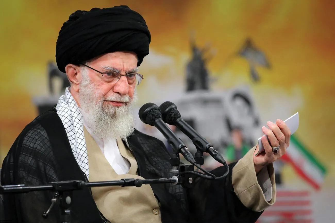 دیدار جمعی از دانشآموزان و دانشجویان با حضرت آیتالله خامنهای رهبر انقلاب اسلامی
