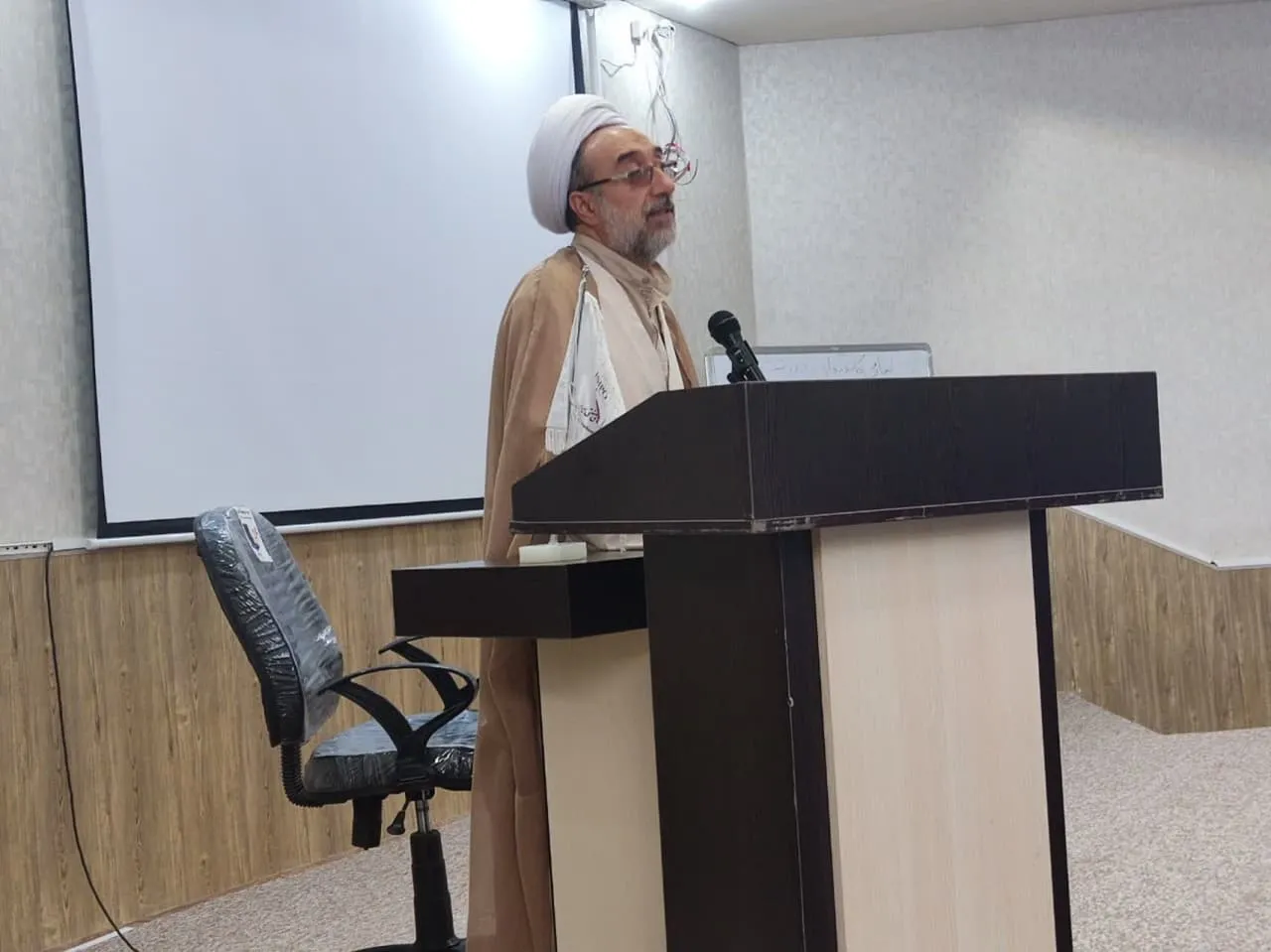 جلسه احداث مسجد در شهرک صنعتی کرمان