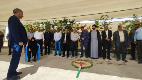سالن نمازخانه و اجتماعات دبستان قمری فارس