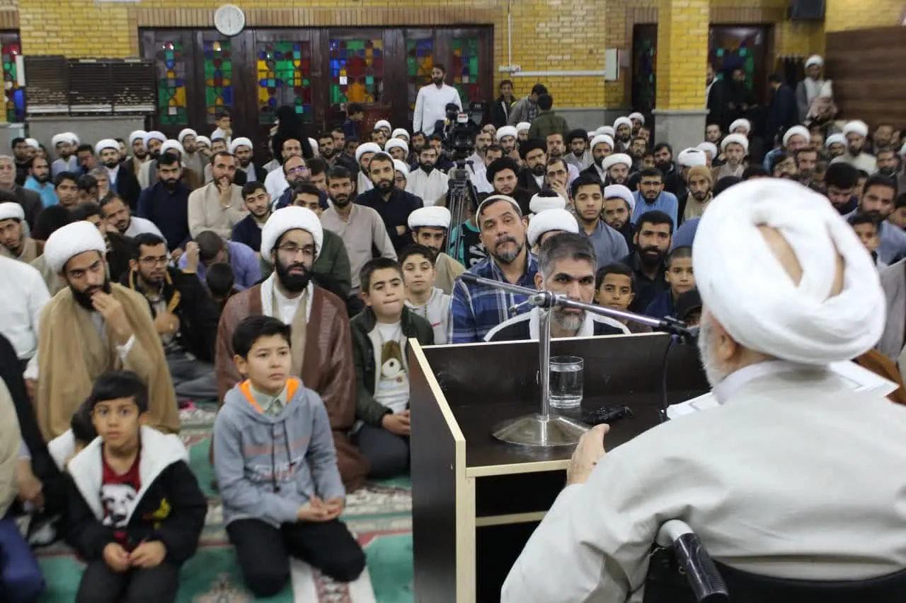 نشست رئیس ستاد اقامه نماز با طلاب شهرک مهدیه قم