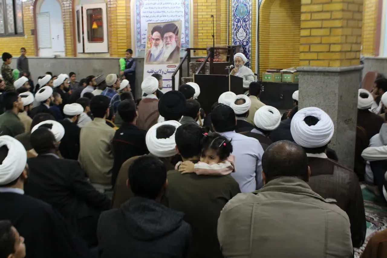 نشست رئیس ستاد اقامه نماز با طلاب شهرک مهدیه قم