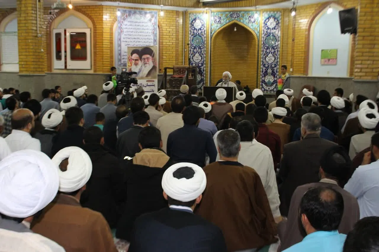نشست رئیس ستاد اقامه نماز با طلاب شهرک مهدیه قم
