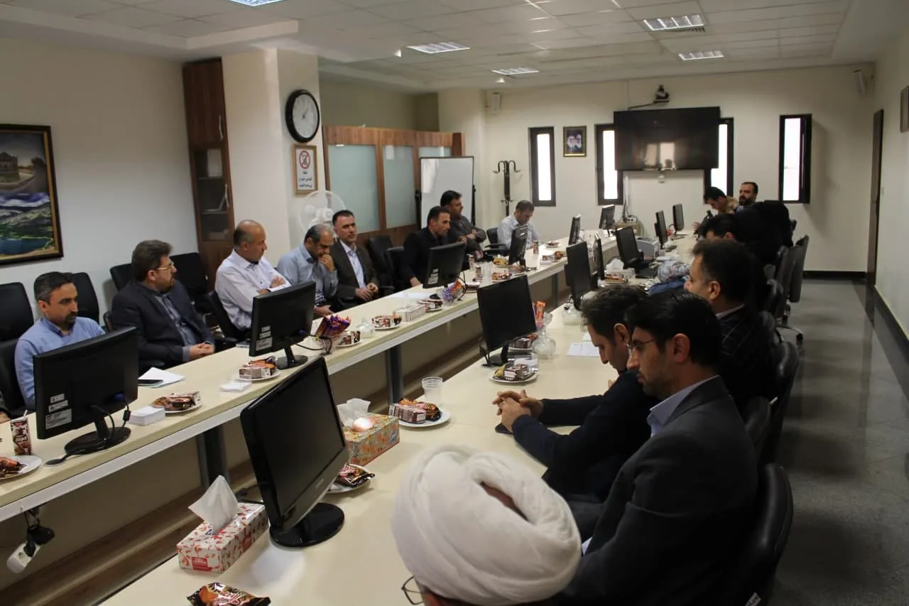 کارکنان بخش دولتی در نماز باید الگوی سایر بخش ها باشند