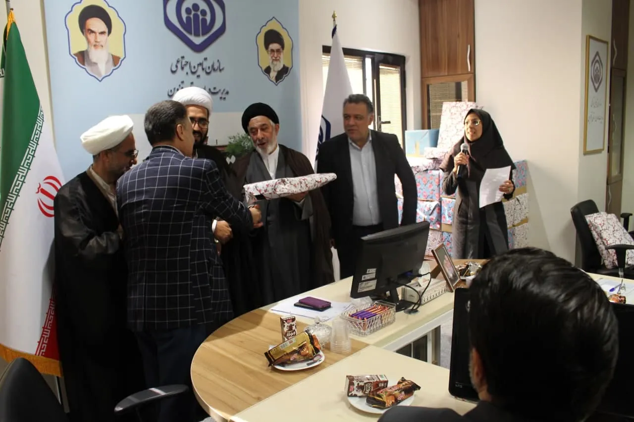 کارکنان بخش دولتی در نماز باید الگوی سایر بخش ها باشند