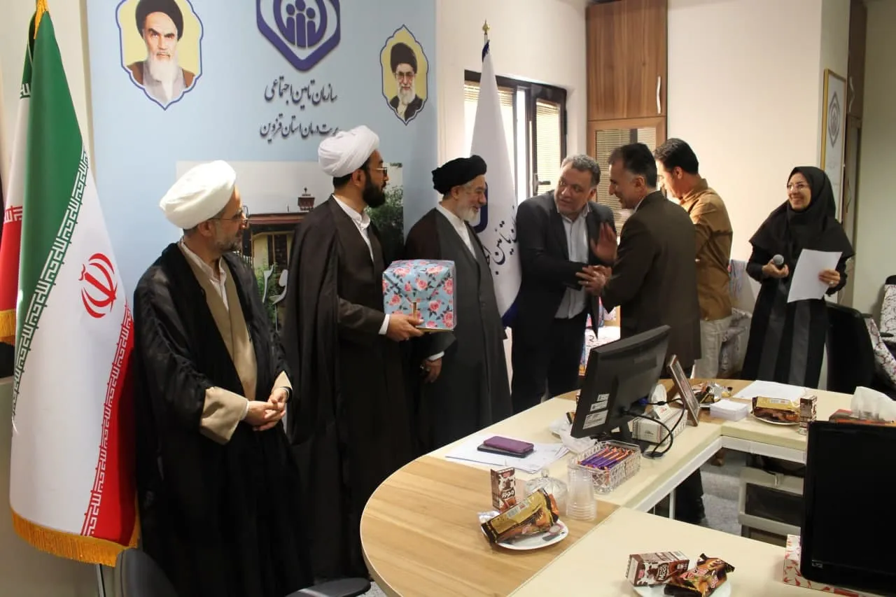 کارکنان بخش دولتی در نماز باید الگوی سایر بخش ها باشند