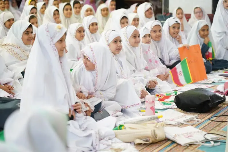 مراسم جشن تکلیف 500 دانش آموز در شهر جدید مهستان برگزار شد