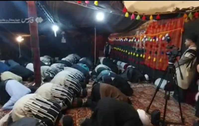 رئیس جمهور نماز خود را در سیاه چادر عشایری اقامه کرد