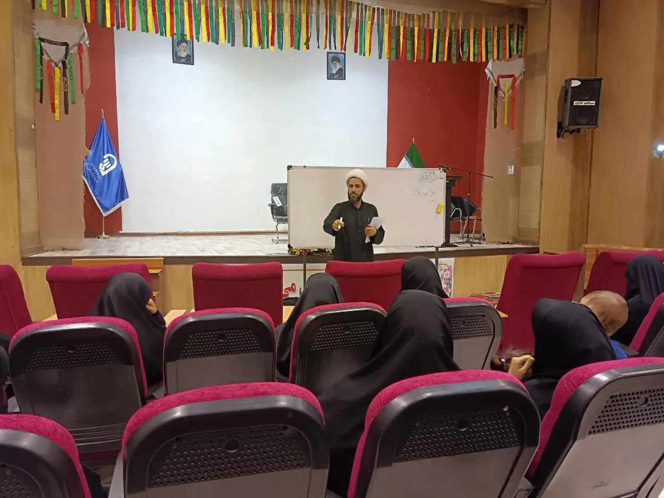 فعالیتهای دبیر ستاد اقامه نماز بندر لنگه