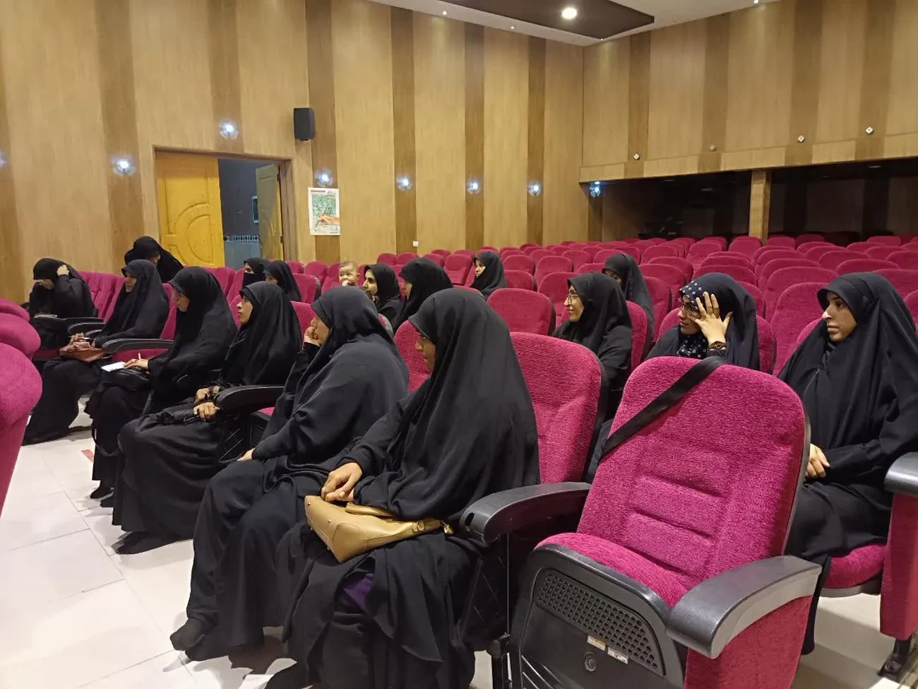 فعالیتهای دبیر ستاد اقامه نماز بندر لنگه