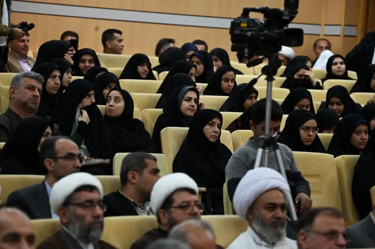 هشتمین اجلاس نماز گلستان