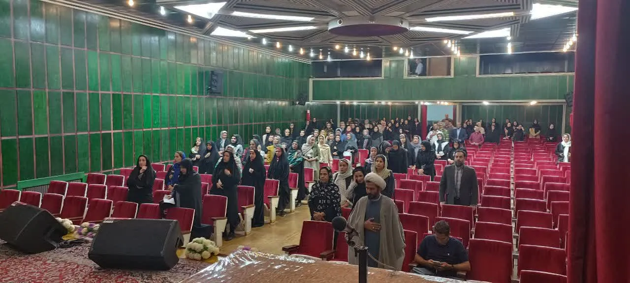 نشست آموزشی دعوت به نماز ویژه اولیاء دانش آموزان در دبیرستان دخترانه شهید پاکنژاد یزد