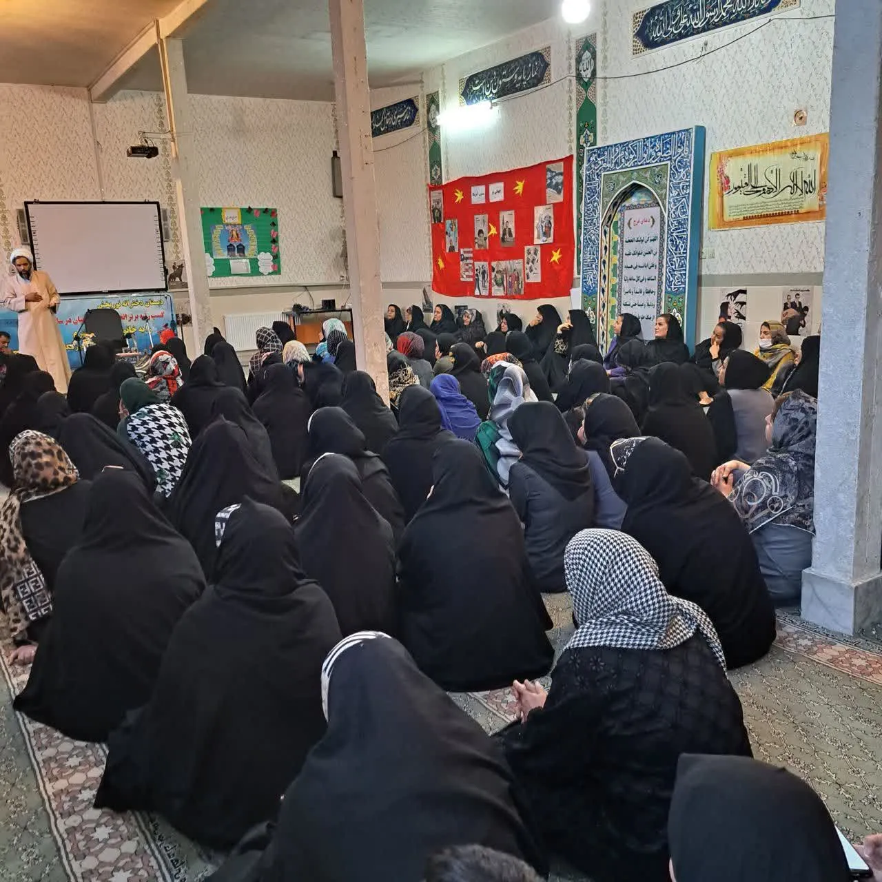 نشست تربیت دینی کودکان با محوریت نماز در دبستان دخترانه نوربخش با حضور حجت الاسلام والمسلمین نبی نژاد، استاد مرکز تخصصی نماز قم و اولیاء دانش آموزان دبستان نوربخش