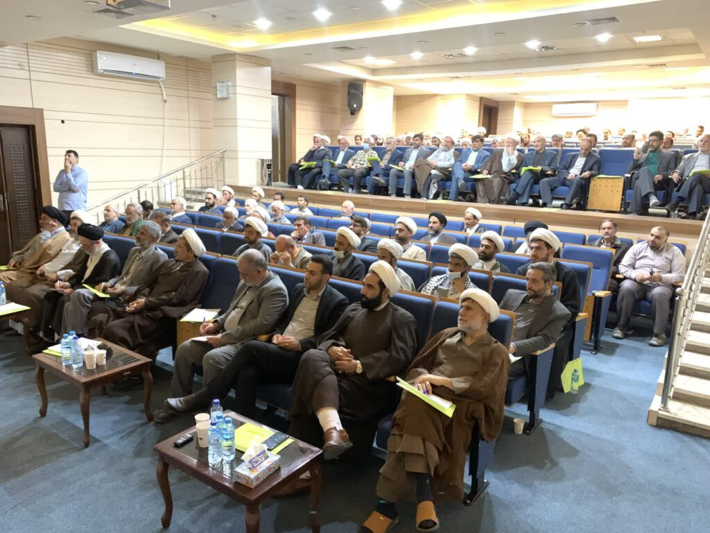 دوره آموزشی توجیحی دبیران اقامه نماز شهرستان های کشور در مشهد در حال برگزاری است