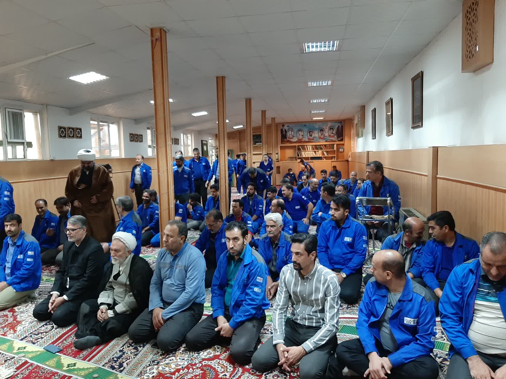 مدیر ستاد اقامه نماز استان از کارخانه الکترونیک خودرو شرق بازدید کرد