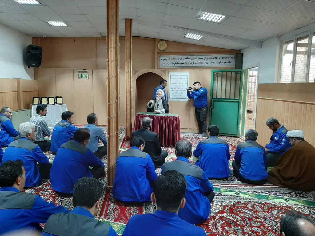 مدیر ستاد اقامه نماز استان از کارخانه الکترونیک خودرو شرق بازدید کرد