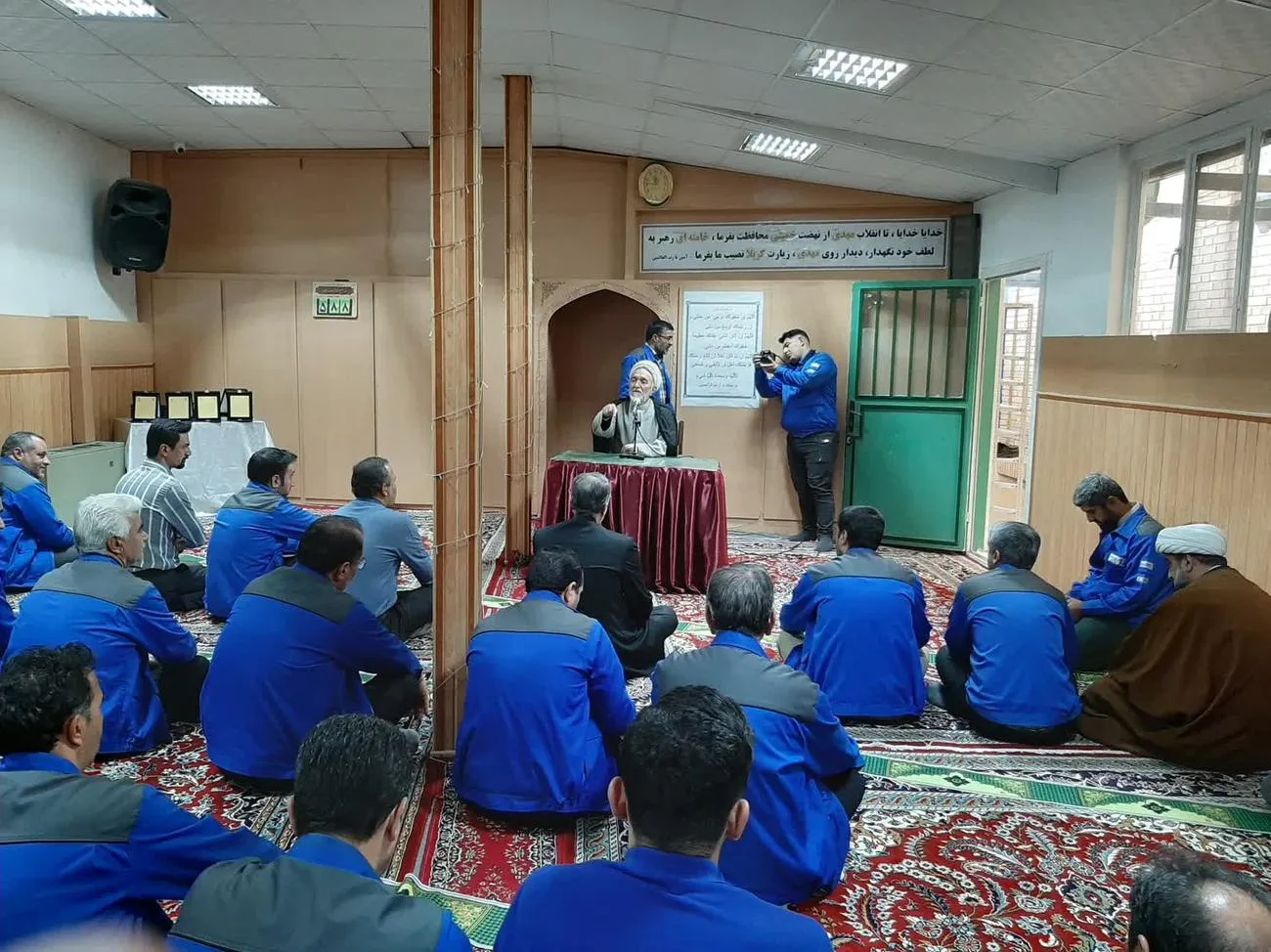 مدیر ستاد اقامه نماز استان از کارخانه الکترونیک خودرو شرق بازدید کرد