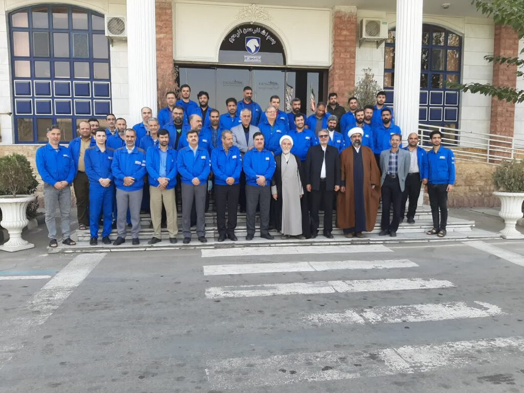 مدیر ستاد اقامه نماز استان از کارخانه الکترونیک خودرو شرق بازدید کرد
